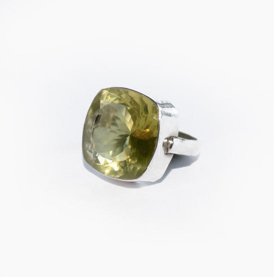 OFFICE GIRL RING